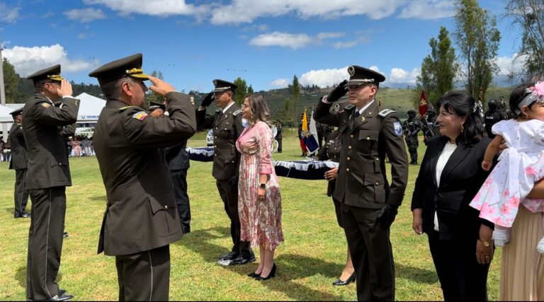 21 oficiales ascendieron al grado inmediato superior en la Subzona Imbabura