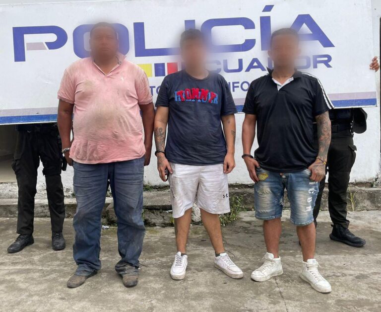 La Policía recupera vehículos robados y aprehende a tres personas en El Triunfo