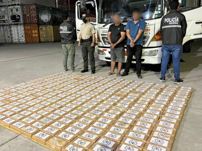 Policía Nacional incauta 3 millones de dosis de cocaína y aprehende a dos ciudadanos, en Panorama