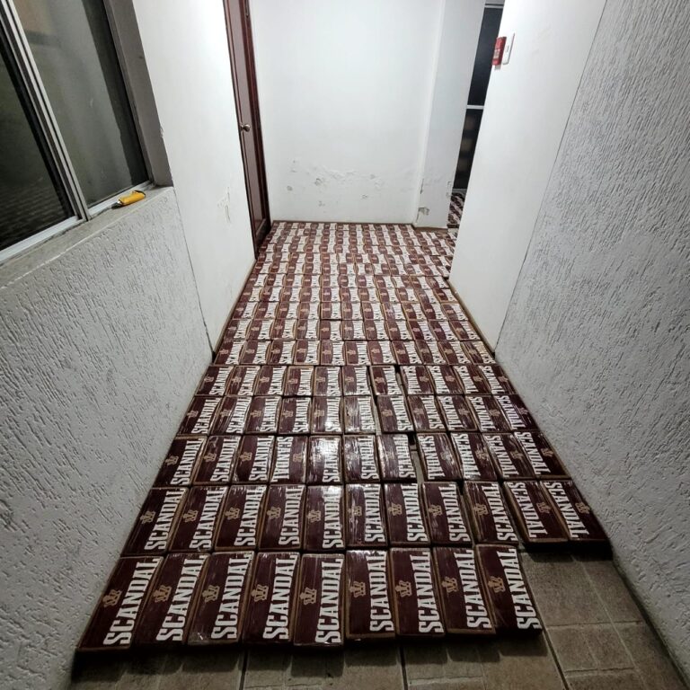 Ciudadanos son aprehendidos por transportar droga en Cayambe