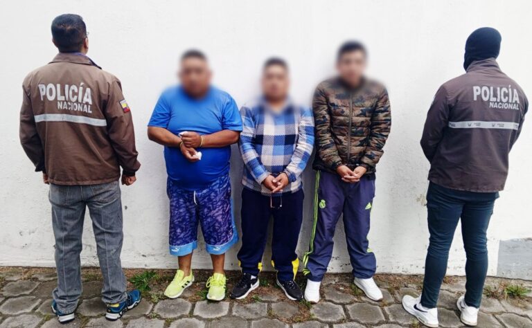 En Latacunga tres capturados que se dedicaban al robo de vehículos y autopartes