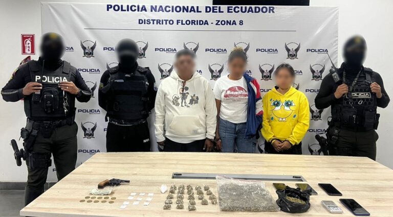 3 sujetos aprehendidos en un operativo policial en Guayaquil