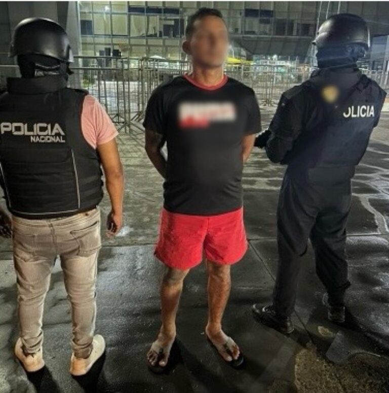 En Manta, operativos de control dejan droga y armas de fuego aprehendidas