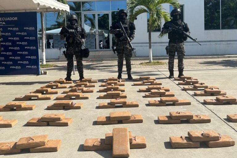 La Policía, afectó a estructura narcodelictiva, con la incautación de 100 paquetes de droga, en Canoa