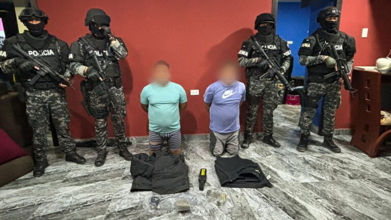 Policía aprehendió a dos personas por tráfico de droga en Manabí