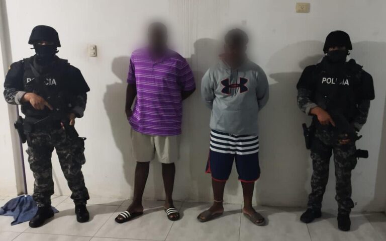 Policía aprehendió a presuntos implicados en el delito de tráfico de armas y explosivos, en Manta