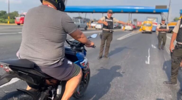 Policía realiza operativos en los ejes viales de Durán