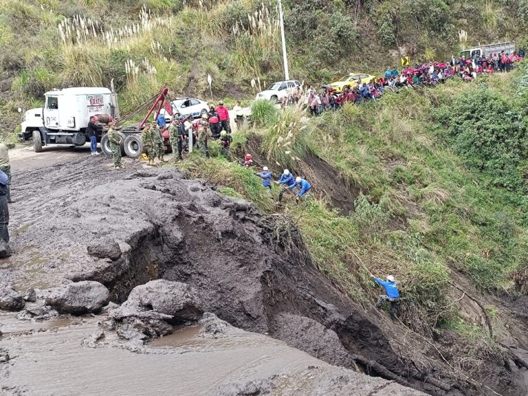 Policía Nacional continúa con las labores de rescate y seguridad en las zonas afectadas por el fuerte invierno