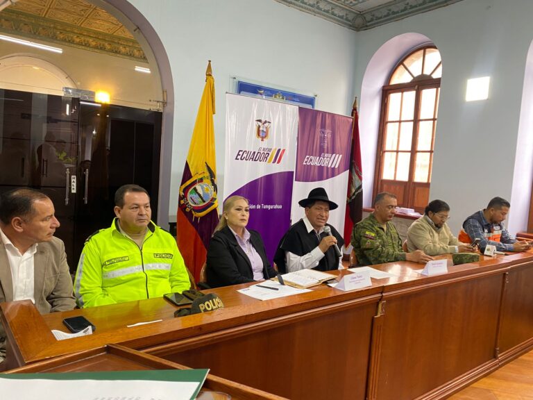 Policía reforzó equipos de búsqueda y rescate de víctimas en zonas de deslaves en Tungurahua