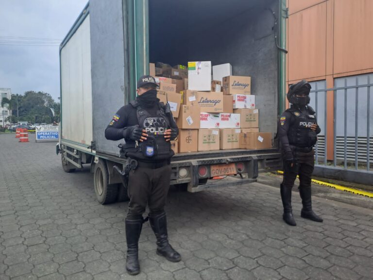 Aprehensión de un ciudadano y recuperación de vehículo con mercadería valorada en $100.000