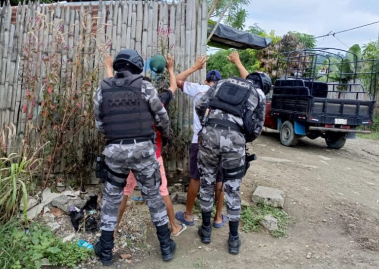 Policía aprehendió a un ciudadano por el delito de robo a personas en Esmeraldas