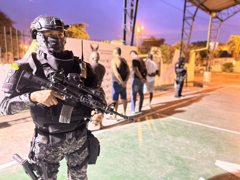 En Esmeraldas fueron aprehendidos cuatro ciudadanos en tenencia de droga y armas de fuego