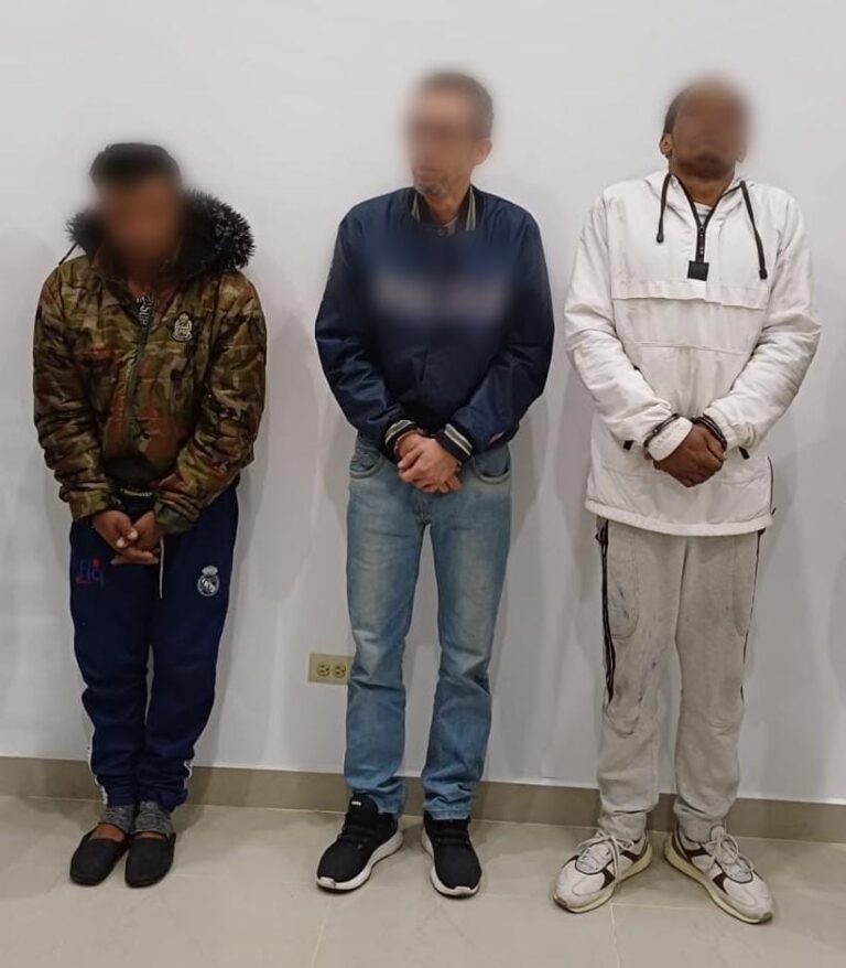 Policía aprehende a tres ciudadanos en Quito dedicados al robo de personas y domicilios