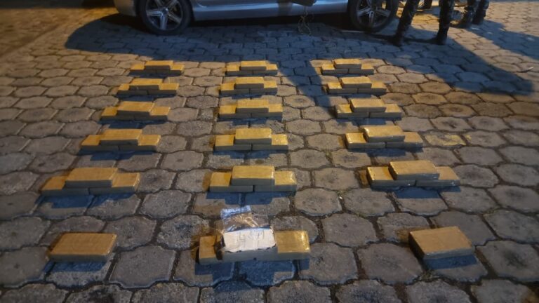 Policía Nacional del Ecuador combate el tráfico de estupefacientes