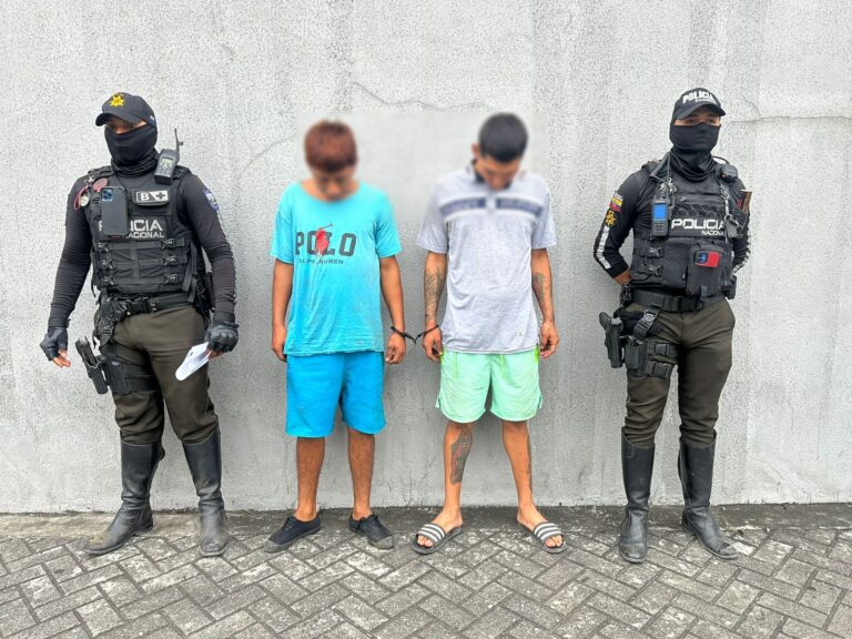 Persecución ininterrumpida permite aprehender a dos sujetos en Guayaquil