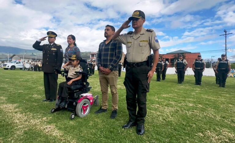 Amelia cumplió su sueño de ser “Comandante por un día”