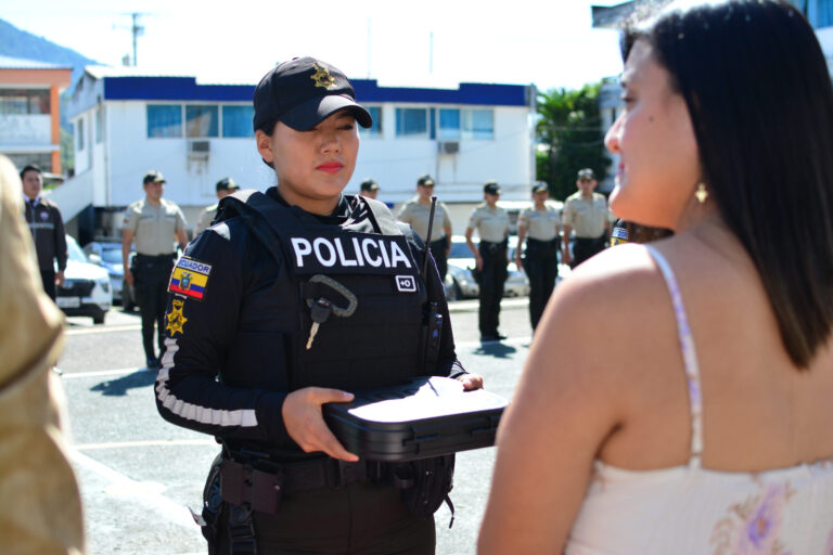 Policía Nacional recibe armas de dotación y chalecos de protección en Zamora Chinchipe