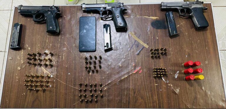 Policía Nacional captura a dos ciudadanos por tenencia ilegal de armas de fuego.