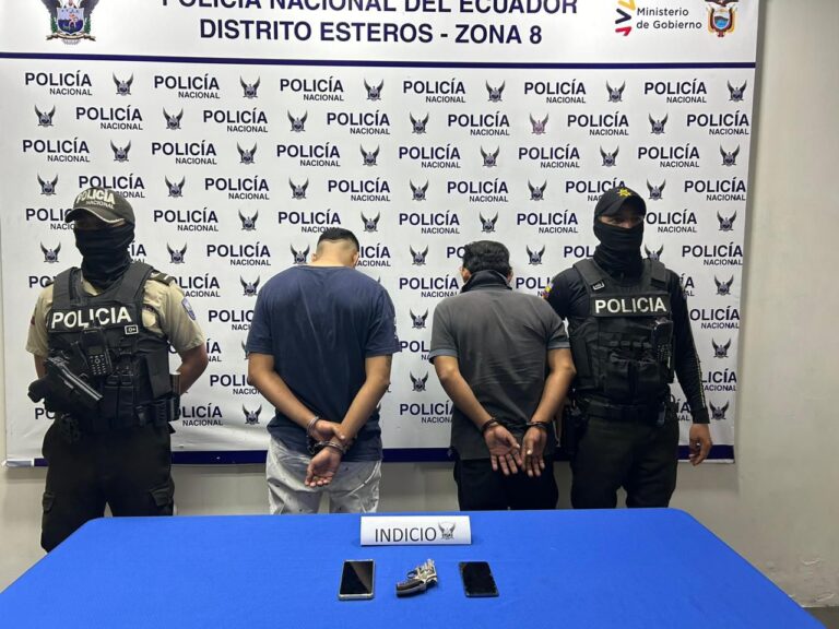 Policía aprehende a dos asaltantes tras persecución en el sur de Guayaquil