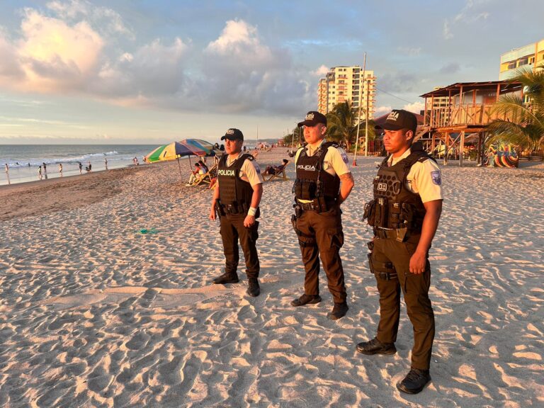 Policía intensifica patrullajes preventivos en las playas de Esmeraldas