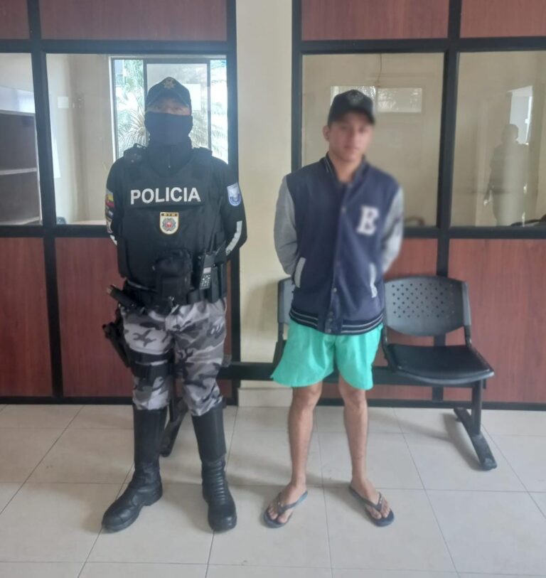 Policía aprehende a un ciudadano en tenencia y porte de arma de fuego en Manta