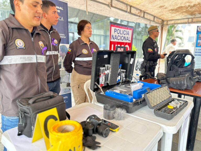Policía realizó feria de seguridad ciudadana contra la violencia