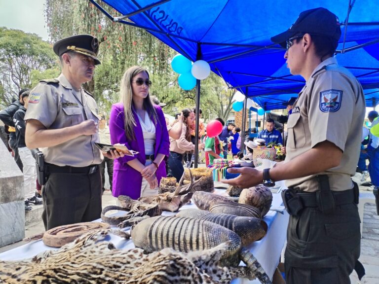 Policía impulsa Feria de Seguridad y Emprendimiento en Loja