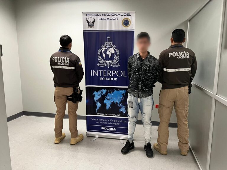 Policía extradita a ciudadano con notificación roja de Interpol por el delito de asesinato