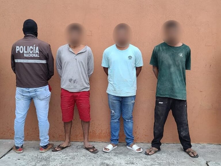 En Manta, tres integrantes de “Los Choneros”, fueron aprehendidos