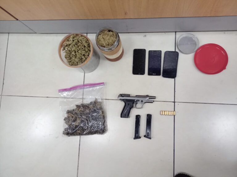 Allanamiento en Guayaquil permite la aprehensión de un sujeto en posesión de un arma de fuego