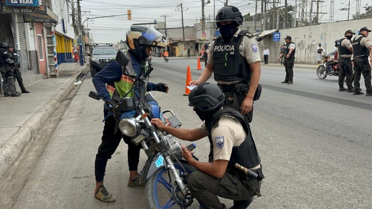 Policía interviene sectores priorizados de Durán