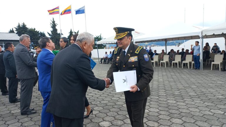 Policías Pasivos fueron reconocidos por la Subzona Loja