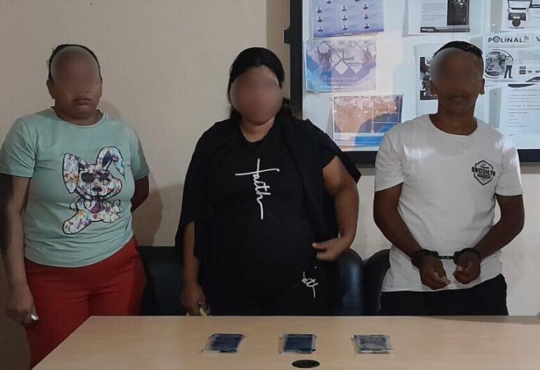 En Esmeraldas la Policía captura en flagrancia a tres presuntos extorsionadores