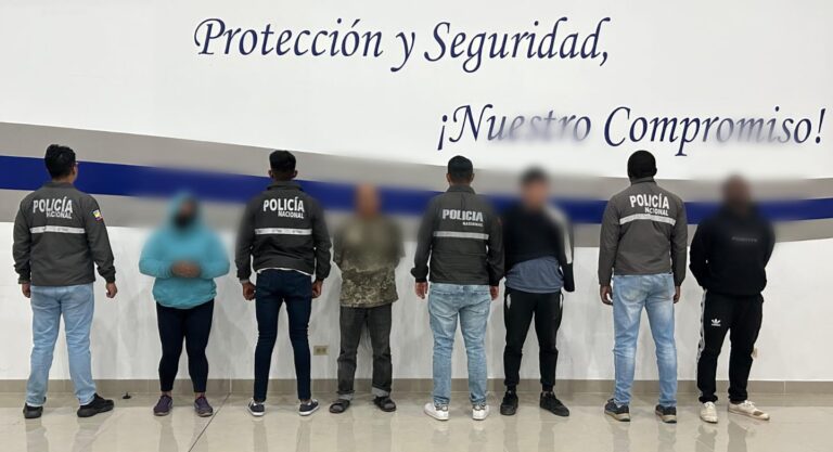 Policía aprehendió a cuatro presuntos implicados en robo de vehículos, en Quito