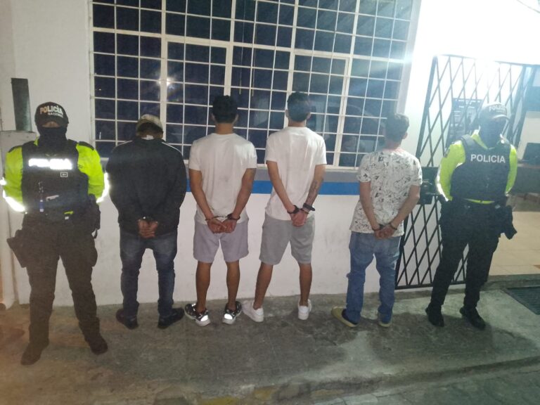A través de patrullajes preventivos, Policía aprehendió a cuatro sospechosos del delito de tentativa de secuestro al norte de Quito
