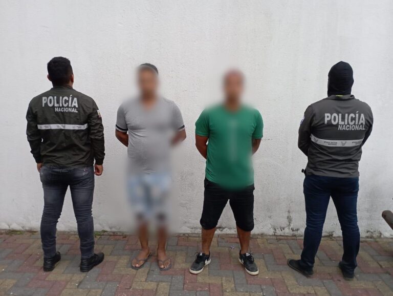 Aprehensión de dos ciudadanos por delito de tenencia de armas y receptación en Quevedo