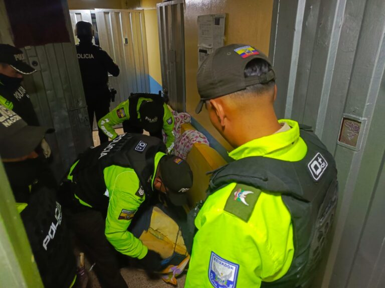 Policía ejecuta operativos de control al interior del CDP de El Inca, en Quito