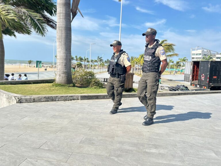 Policía Nacional intensifica patrullajes preventivos en diferentes playas de Esmeraldas