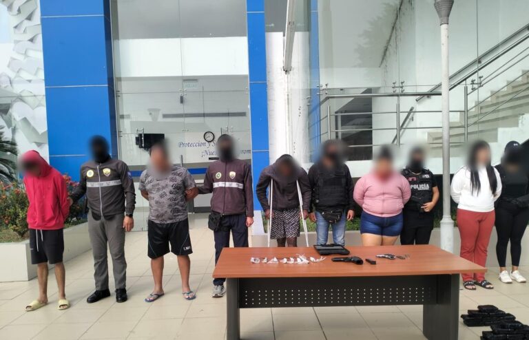 Policía aprehende a cinco sujetos en un operativo en Samborondón