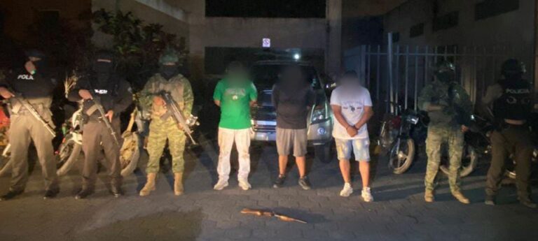 Mediante el 131 plan de recompensas, se logró la aprehensión de tres sujetos en Los Ríos, entre ellos alias “Perico-Ratón”