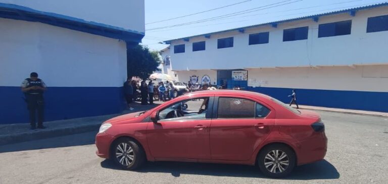 Policía inicia una investigación tras el asesinato de funcionario público en Durán