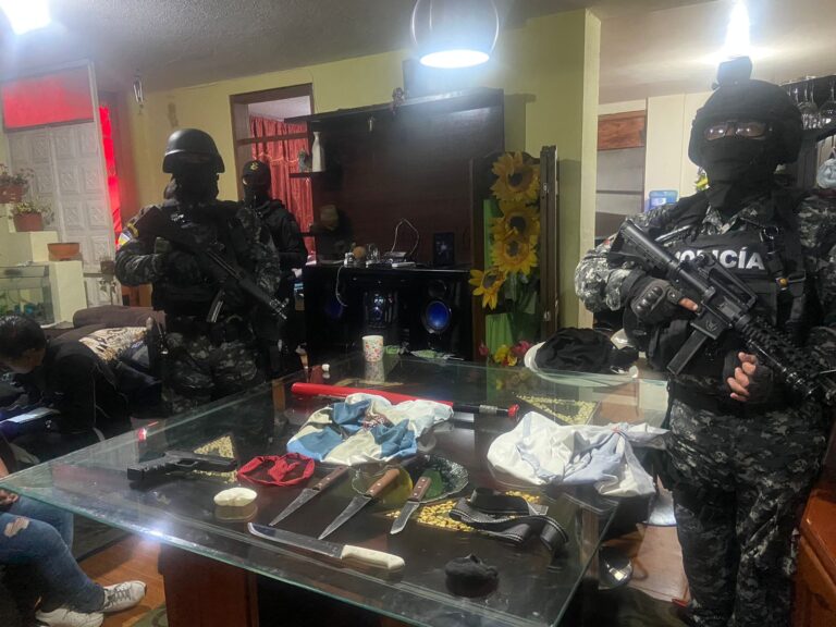 Acción rápida de la Policía Nacional permite dos personas liberadas y vehículo recuperado