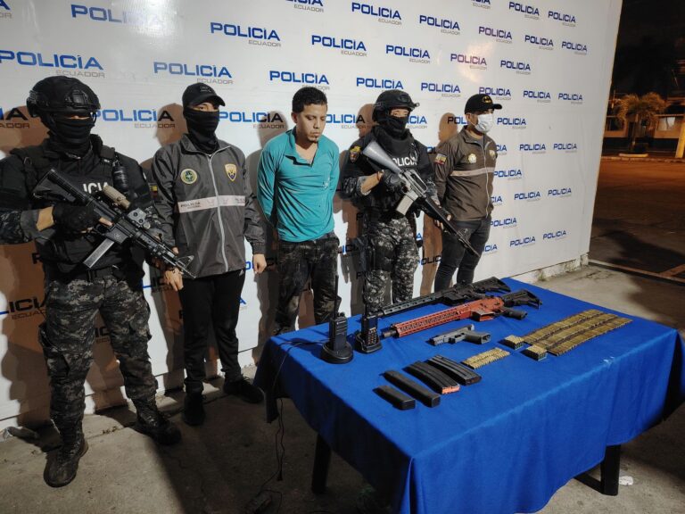 Policía decomisa armas y aprehende a ciudadano por presunto delito de tenencia ilegal, en El Oro