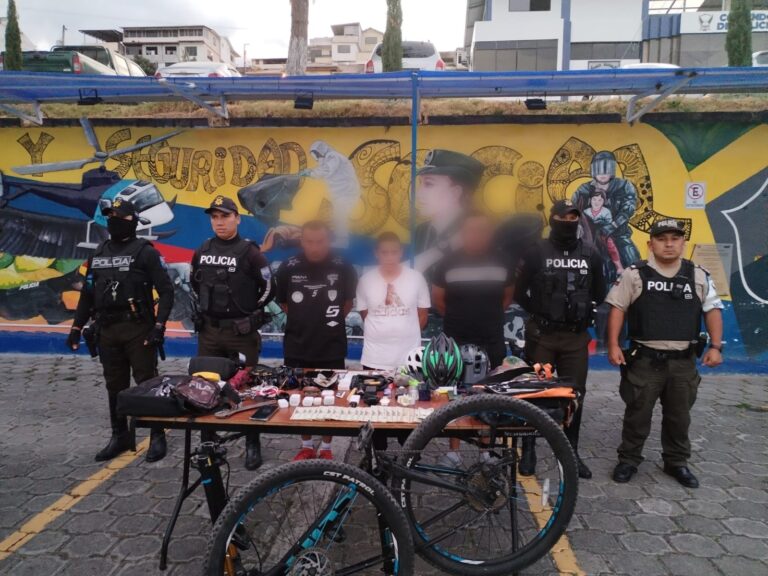Policía aprehende a extranjeros que forzaban las seguridades de vehículos