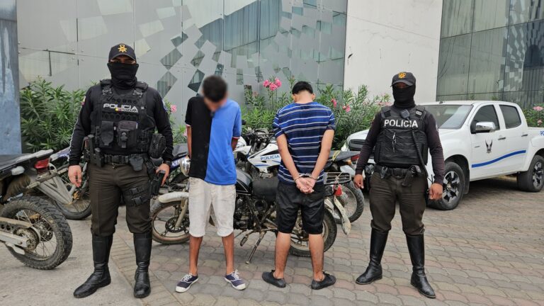 Policía aprehende a 2 sujetos en posesión de explosivos en Nueva Prosperina