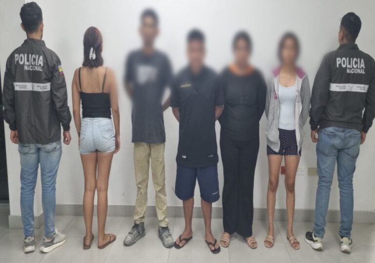 Cinco aprehendidos por extorsión y recuperación de vehículo robado