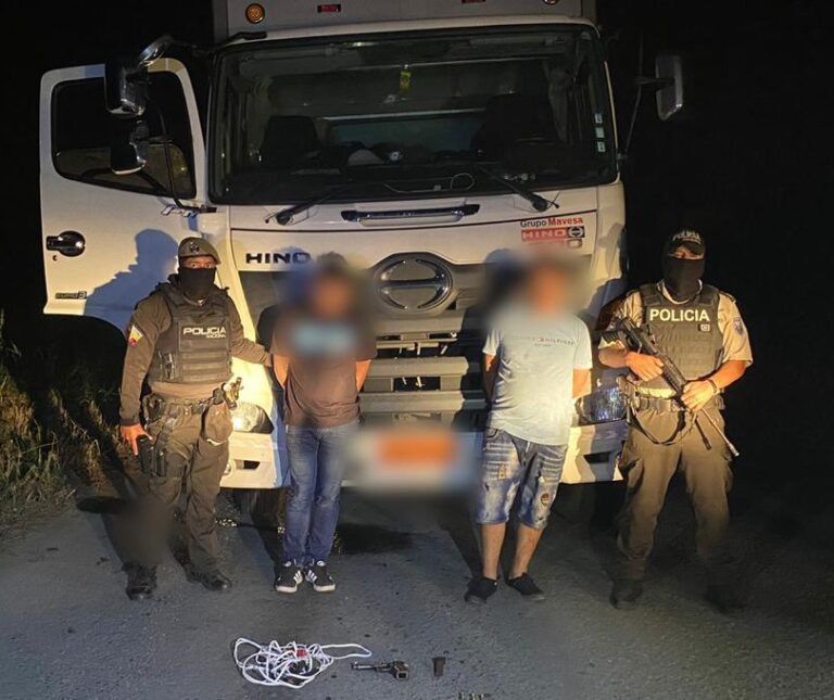 Operativo policial permitió la aprehensión de dos presuntos implicados en el robo de vehículo