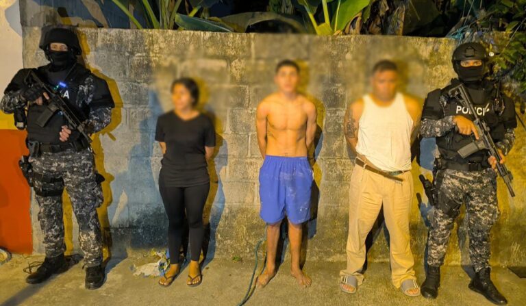 Tres ciudadanos fueron aprehendidos por el delito de secuestro extorsivo, en Los Ríos