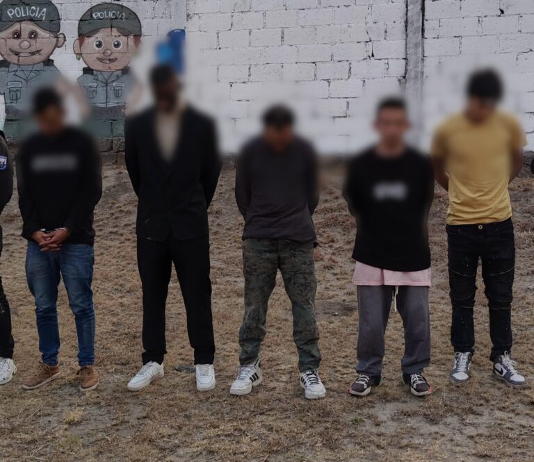 En Tumbaco, 2 víctimas de secuestro fueron liberadas y 5 presuntos implicados aprehendidos  