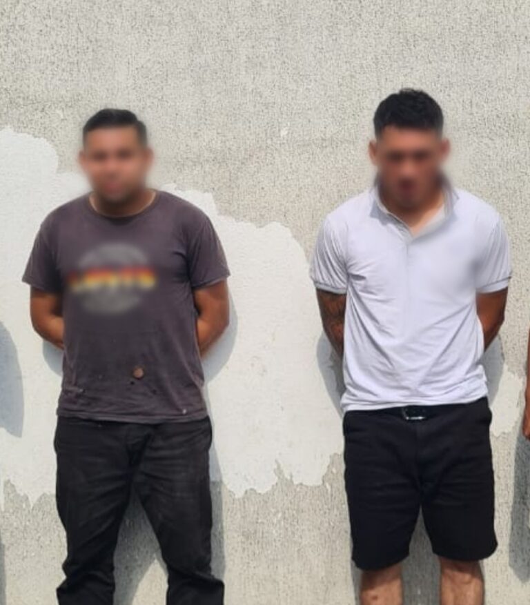 En Guayquil, dos aprehendidos por extorsionar al dueño de local comercial